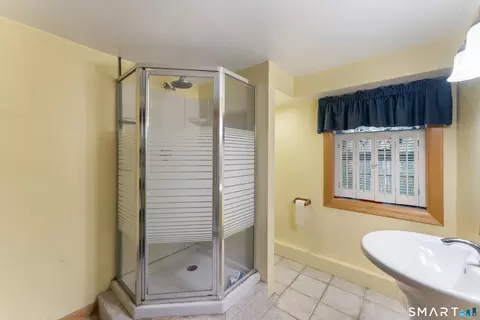 Bath - 18 Pine St, Plainfield, CT 06374 photo 2 of 2