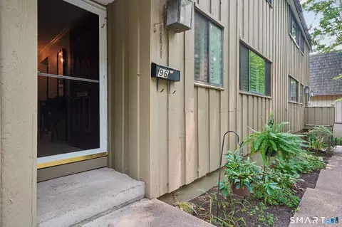 96 Ledgebrook Dr #96, Norwalk, CT 06854
