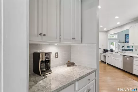 Kitchen - 9 Marlin Rd, Sandy Hook, CT 06482 photo 5 of 5