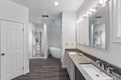 Bath - 9 Marlin Rd, Sandy Hook, CT 06482 photo 2 of 4