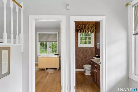Entry Way - 9 Marlin Rd, Sandy Hook, CT 06482 photo 2 of 4