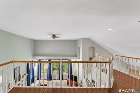 Entry Way - 9 Marlin Rd, Sandy Hook, CT 06482 photo 3 of 4