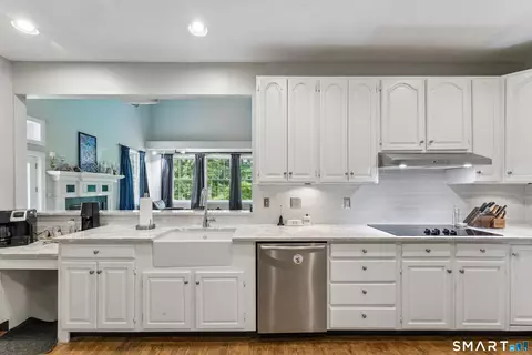 Kitchen - 9 Marlin Rd, Sandy Hook, CT 06482 photo 3 of 5
