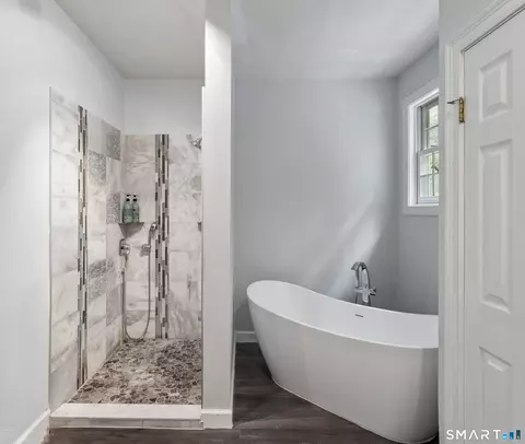 Bath - 9 Marlin Rd, Sandy Hook, CT 06482 photo 3 of 4