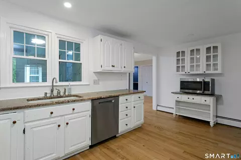 Kitchen - 31 Granite Ridge Rd, Redding, CT 06896 photo 2 of 2