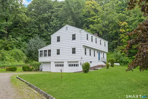 Exterior - 31 Granite Ridge Rd, Redding, CT 06896 photo 2 of 4