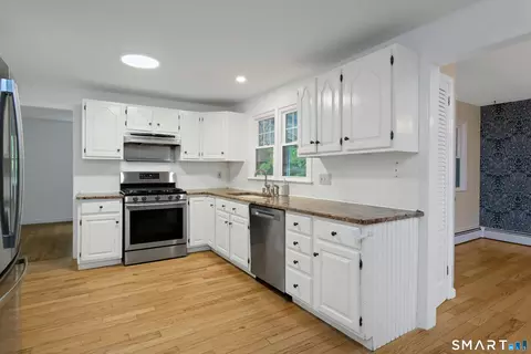 Kitchen - 31 Granite Ridge Rd, Redding, CT 06896 photo 1 of 2