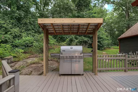 Exterior - 98 Bishop Ln, Madison, CT 06443 photo 12 of 15