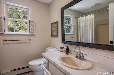 Bath - 98 Bishop Ln, Madison, CT 06443 photo 3 of 3