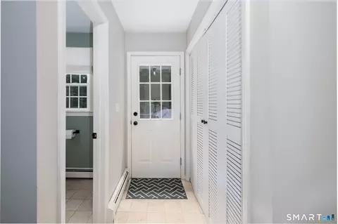 Entry Way - 11 Cobblers Mill Rd, Newtown, CT 06482 photo 2 of 3