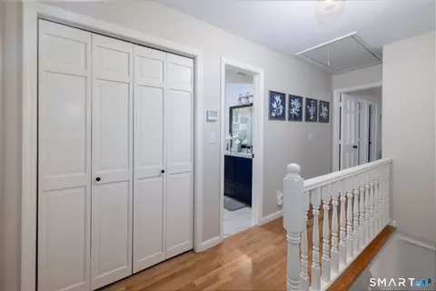 Entry Way - 11 Cobblers Mill Rd, Newtown, CT 06482 photo 3 of 3