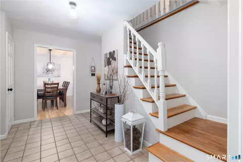 Entry Way - 11 Cobblers Mill Rd, Newtown, CT 06482 photo 1 of 3
