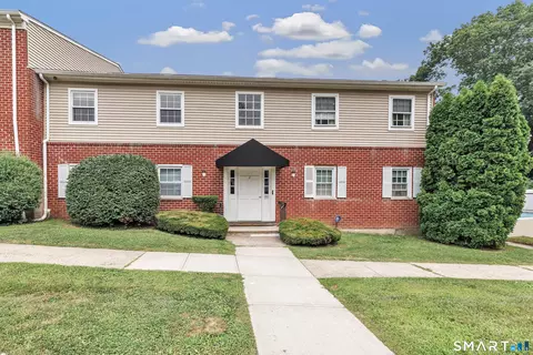 50 Greenhouse Rd #2C, Bridgeport, CT 06606
