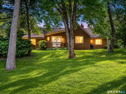 383 Sequoia Ln #B, Stratford, CT 06614