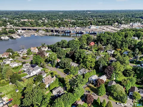 View/Area - 5 Bayside Ter, Riverside, CT 06878 photo 2 of 2