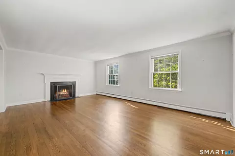 Living - 5 Bayside Ter, Riverside, CT 06878 photo 2 of 5