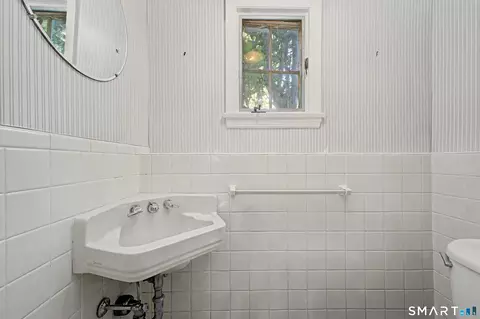 Bath - 5 Bayside Ter, Riverside, CT 06878 photo 4 of 4