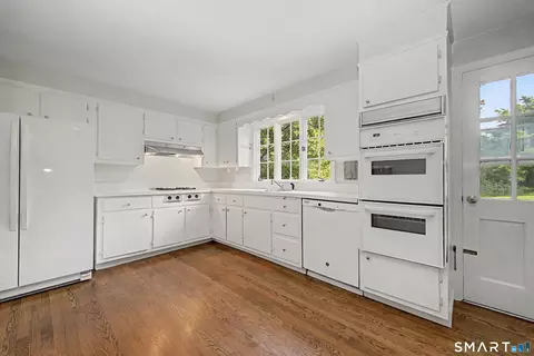 Kitchen - 5 Bayside Ter, Riverside, CT 06878 photo 1 of 1