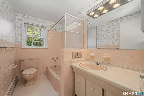 Bath - 5 Bayside Ter, Riverside, CT 06878 photo 2 of 4