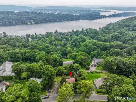 12 Dick Finn Rd, New Fairfield, CT 06812