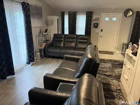 Living - 9 Valley View Dr #9, Hamden, CT 06518 photo 4 of 5