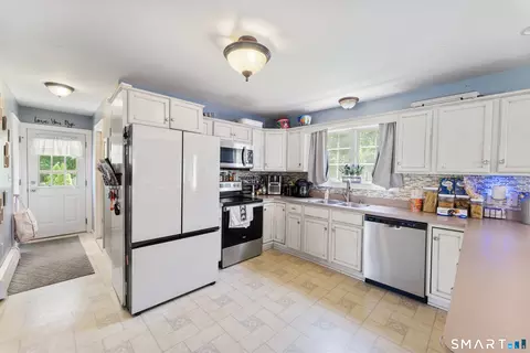 Kitchen - 67 Katherine Ave, Killingly, CT 06239 photo 4 of 4