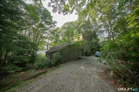 45 Trumbull Rd, Waterford, CT 06385