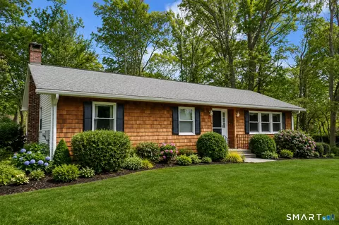 28 Meetinghouse Ter, New Milford, CT 06776