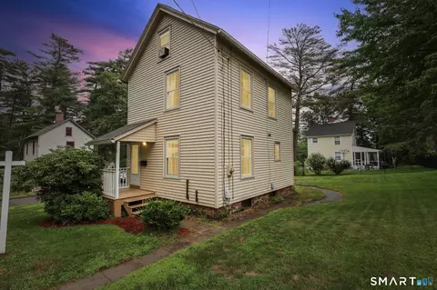 10 Middle Ln, Simsbury, CT 06070