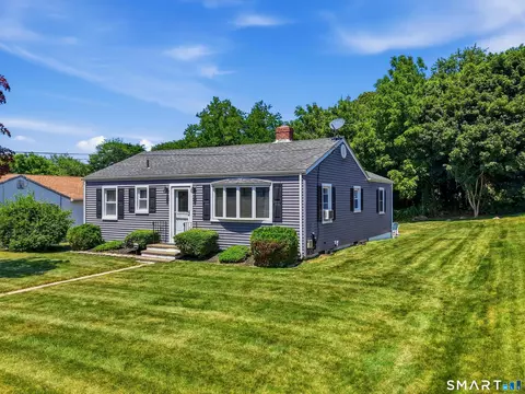 31 Roseleah Dr, Waterford, CT 06385