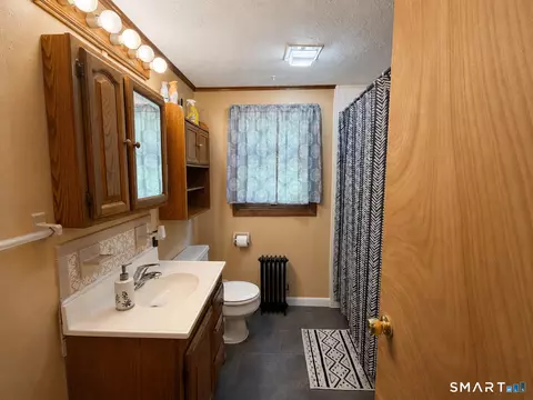 Bath - 30 Russ Rd, Willimantic, CT 06226 photo 1 of 3