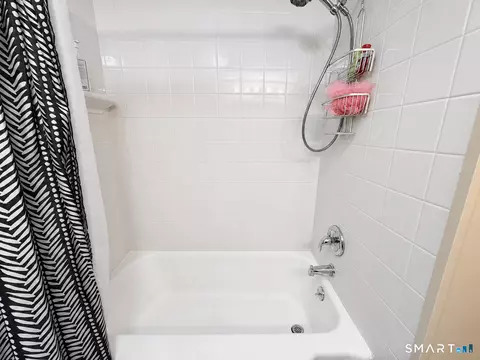 Bath - 30 Russ Rd, Willimantic, CT 06226 photo 2 of 3