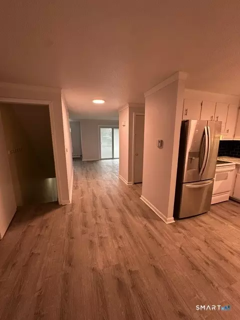 Entry Way - 489 King St, Bristol, CT 06010 photo 4 of 5