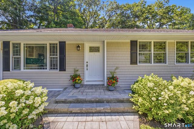 60 Arden Ln, Stamford, CT 06905