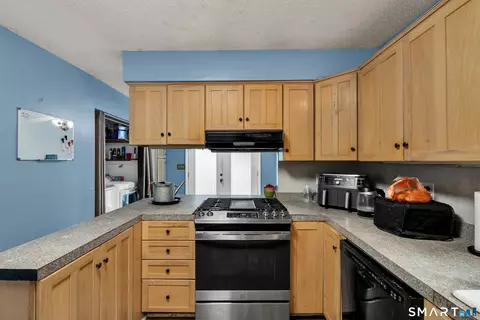 Kitchen - 231 Gorham Ave, Hamden, CT 06514 photo 3 of 4