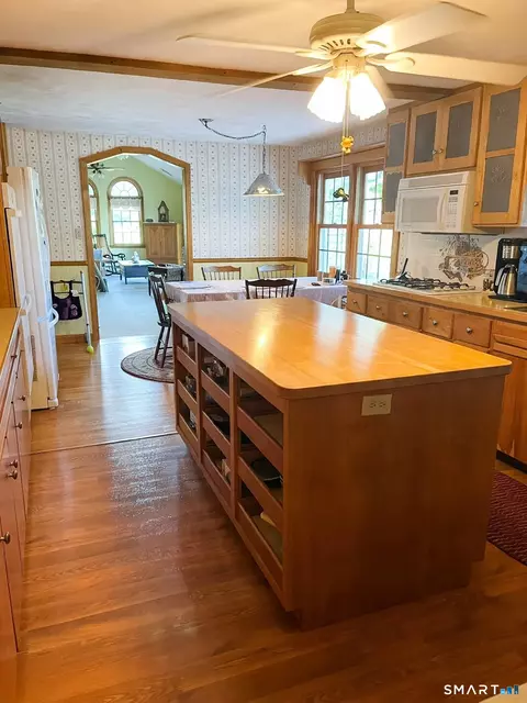 Kitchen - 118 River Rd, Madison, CT 06443 photo 3 of 3