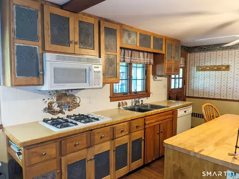 Kitchen - 118 River Rd, Madison, CT 06443 photo 1 of 3