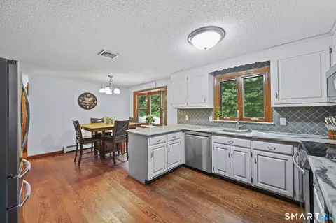 Kitchen - 40 Windmill Rd, Ellington, CT 06029 photo 1 of 3