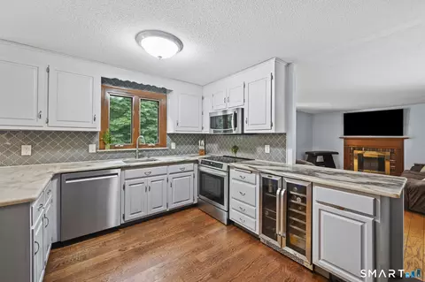 Kitchen - 40 Windmill Rd, Ellington, CT 06029 photo 3 of 3