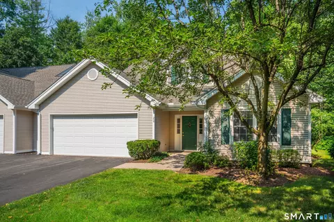26 Shipston Dr #26, West Hartford, CT 06117