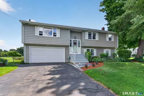 16 Driscoll Rd, Branford, CT 06405