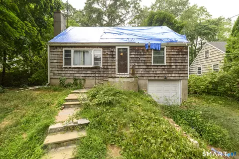 34 Deepwood Ln, Norwalk, CT 06854