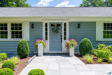 76 Comstock Hill Rd, New Canaan, CT 06840