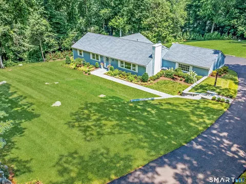 76 Comstock Hill Rd, New Canaan, CT 06840