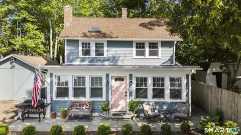 20 Bradley Ave, Branford, CT 06405
