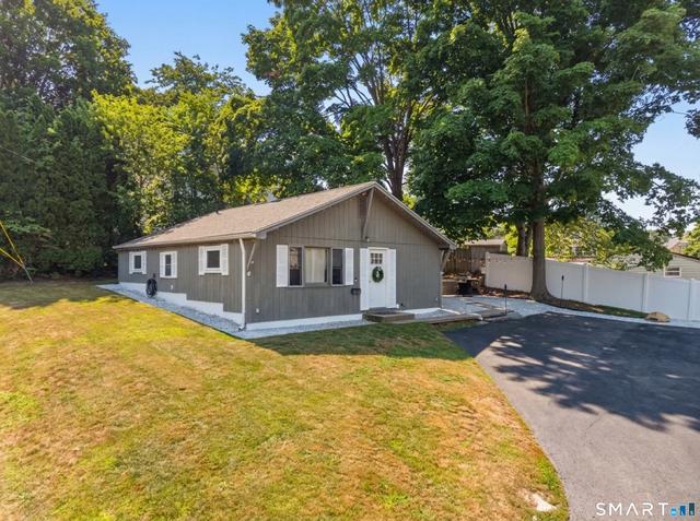 17 Grove St, New London, CT 06320