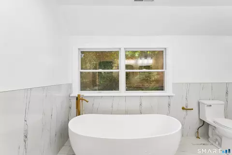 Bath - 22 E Woods Rd, Roxbury, CT 06783 photo 4 of 5