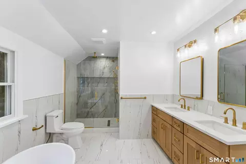 Bath - 22 E Woods Rd, Roxbury, CT 06783 photo 2 of 5