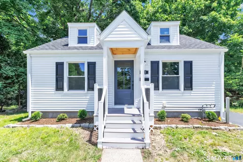 21 Meadow St, Milford, CT 06460