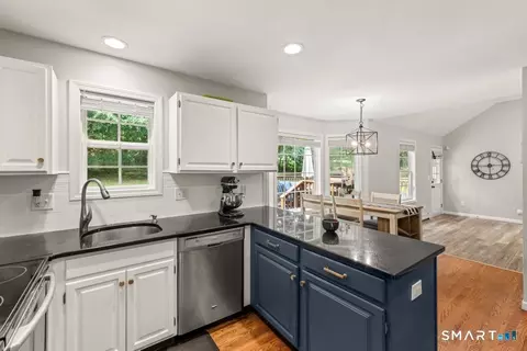 Kitchen - 130 Alpine Dr, Sandy Hook, CT 06482 photo 4 of 7